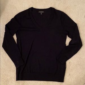 BANANA REPUBLIC Black V-Neck Sweater